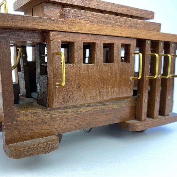 San Francisco trolley car music box, vintage wooden cable car ornament - Picture 3 of 10